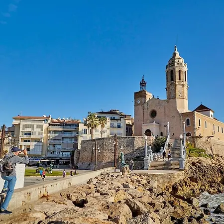 Santa Barbara, In Downtown Apartment Sitges