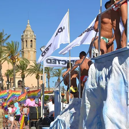 Santa Barbara, In Downtown Apartment