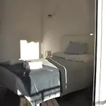 Santa Barbara, In Downtown Apartment *